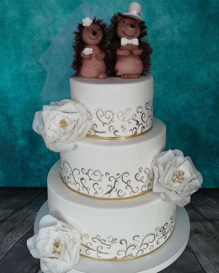 Funny hedgehog wedding cake