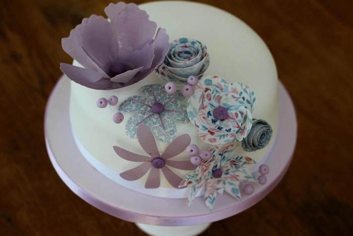 Wafer paper flowers cake
