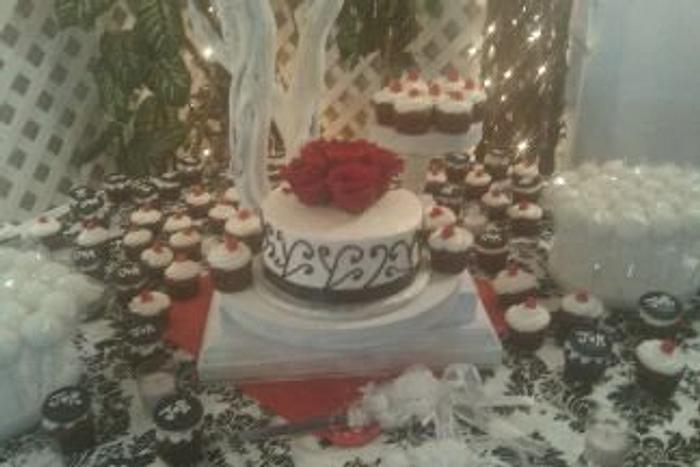 Simple Wedding Cake & Cupcakes