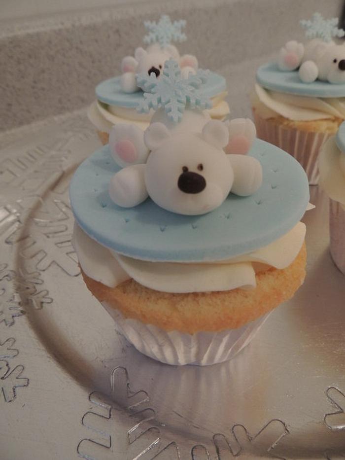 Polar bear christmas cupcakes