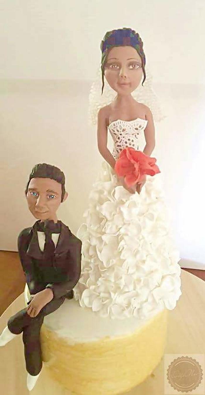 The bride and groom hand sculpture fondant