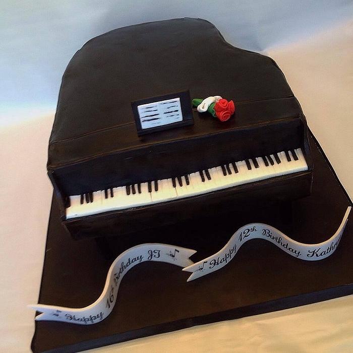 Baby grand piano cake