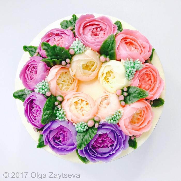 Ombre Roses Buttercream Flower wreath cake 
