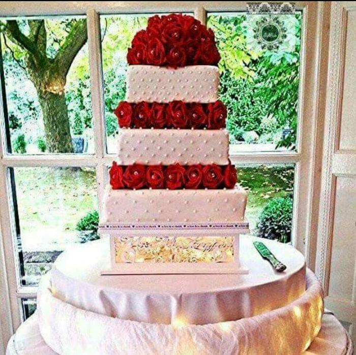 Rose bead wedding cake
