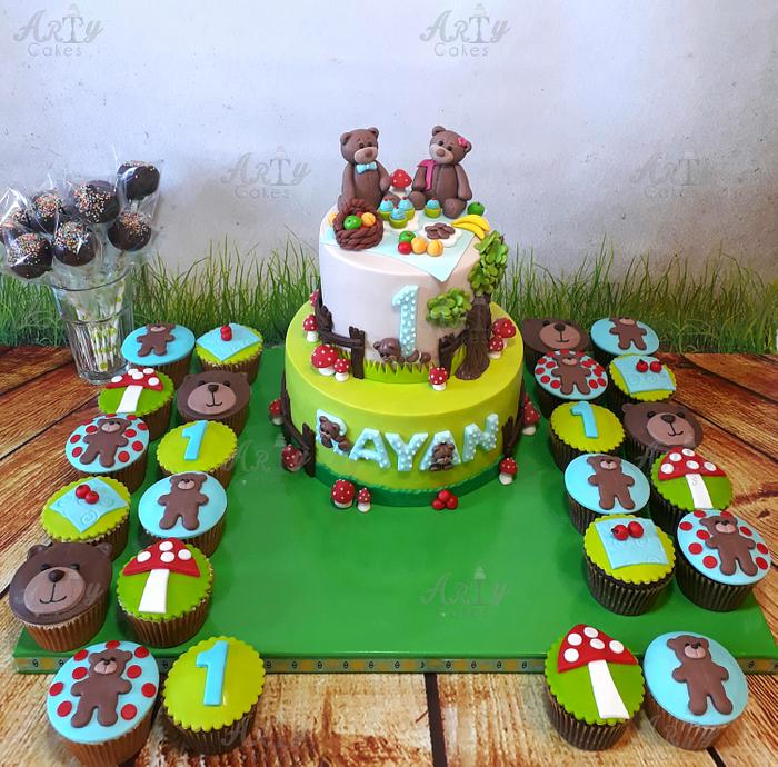 Teddy bears' picnic cake and cupcakes  