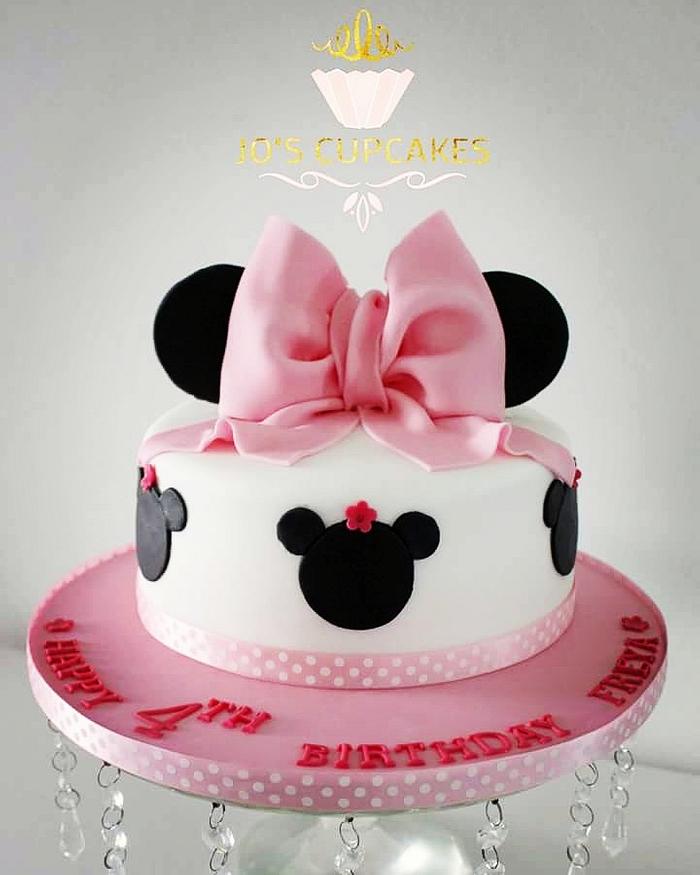 Minnie Mouse Bow Cake
