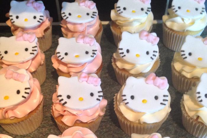 Hello kitty cupcakes
