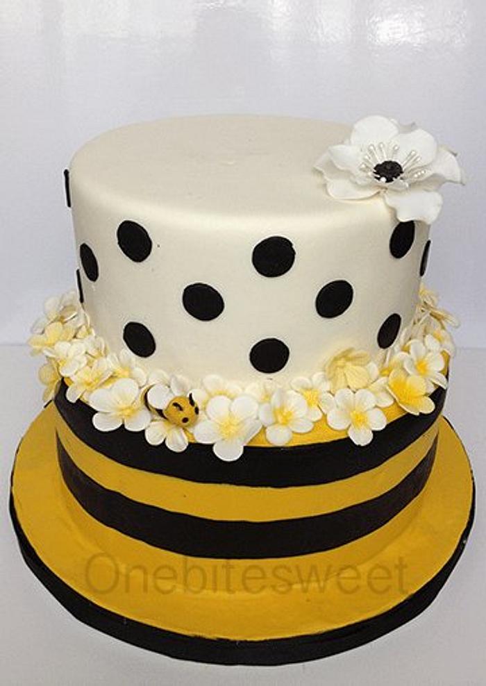 Bumblebee Baby shower cake