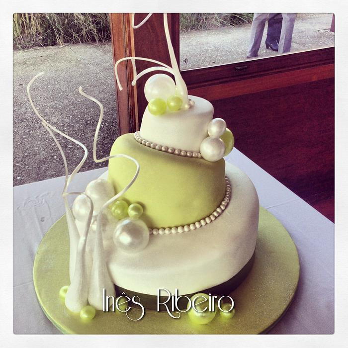Wedding cake with blowing sugar 