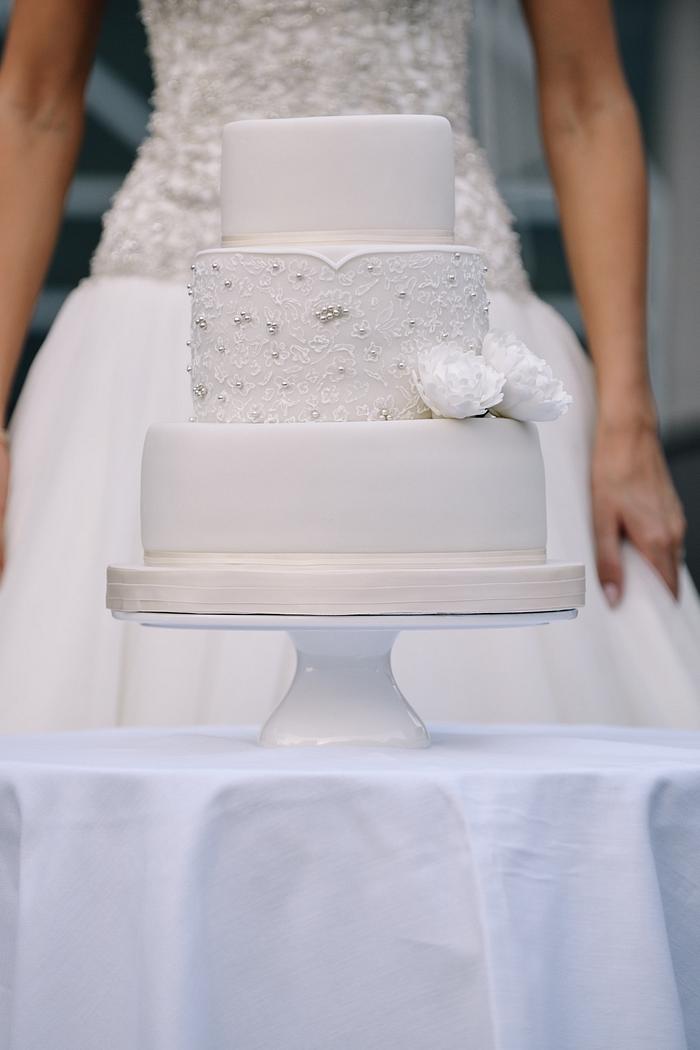 Ivory Lace Wedding cake