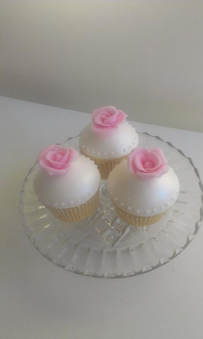 Pretty rose cupcakes