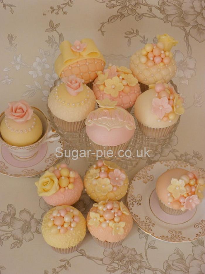 Pastel floral & pearl cupcakes