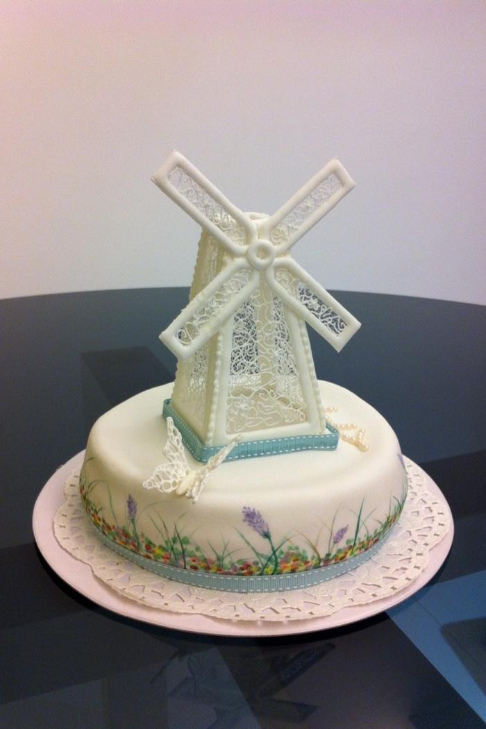 Lace windmill cake