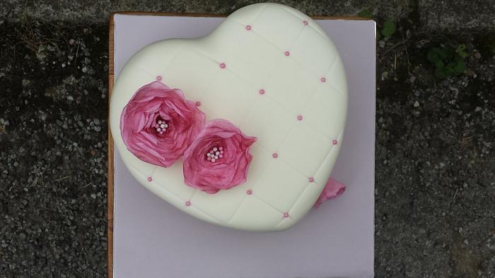 Heart cake with paper flowers 