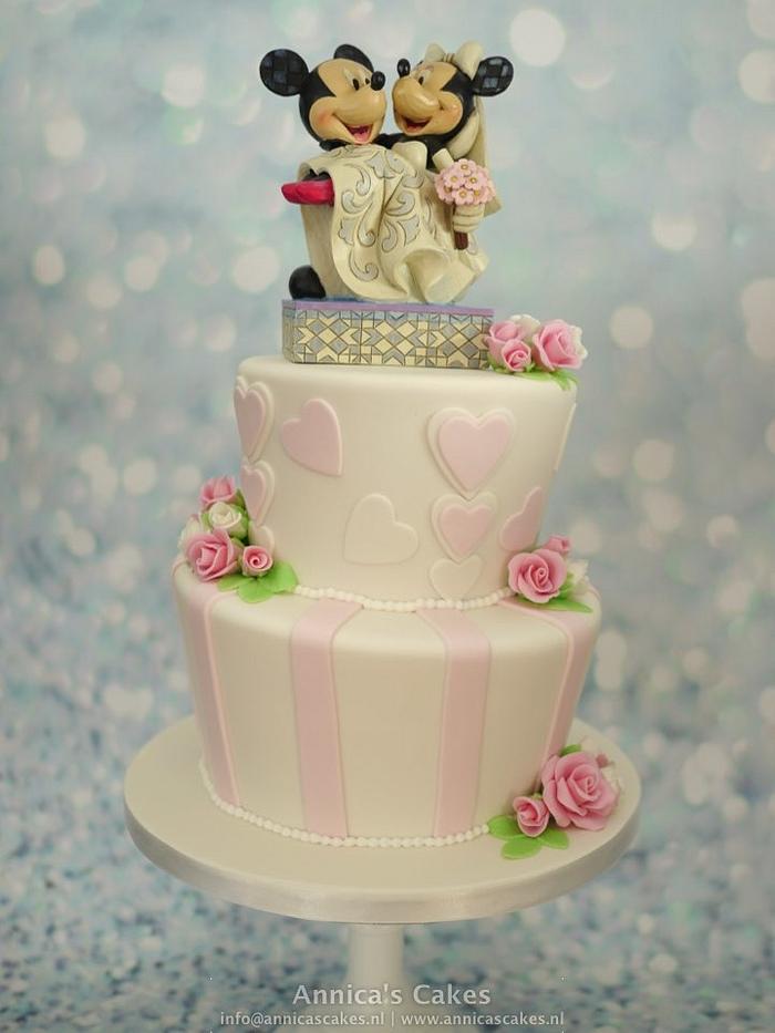 Sweet Minnie and Mickey weddingcake