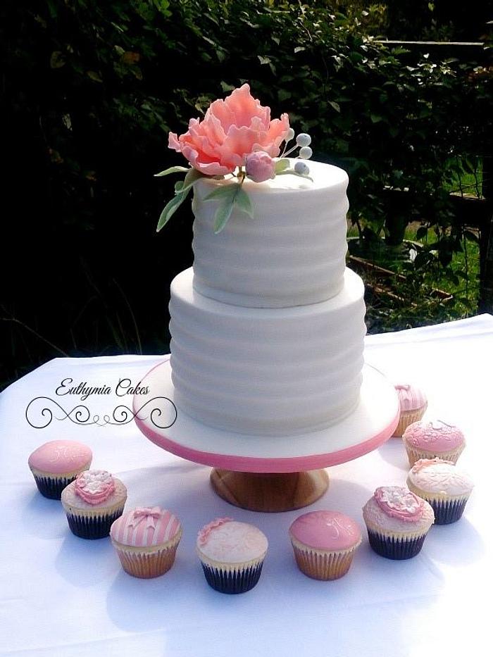 Engagement cake with textured sugar paste