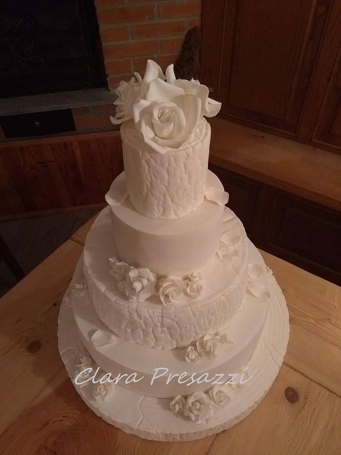 Wedding cake - Bride's forest is total white 🥰