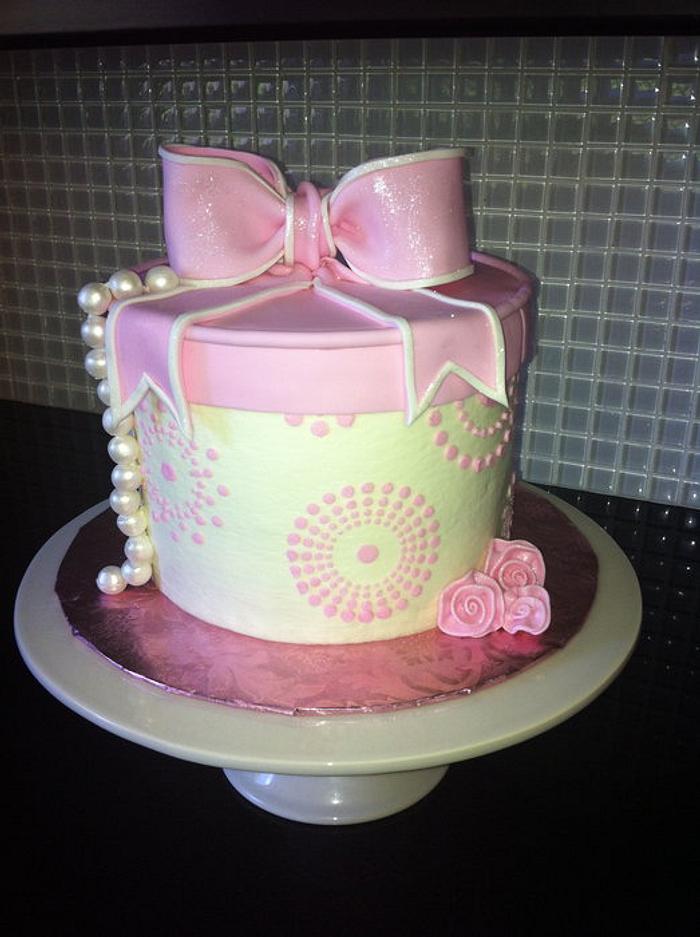 Pearls and Bow cake
