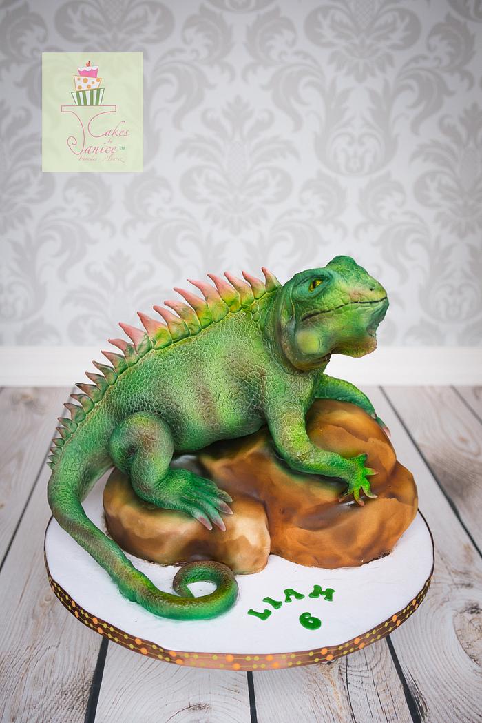 Iguana on a rock Cake