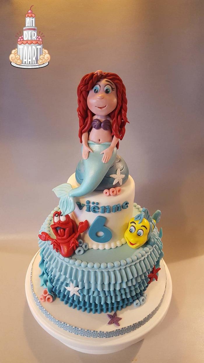 Sweet mermaid cake😍