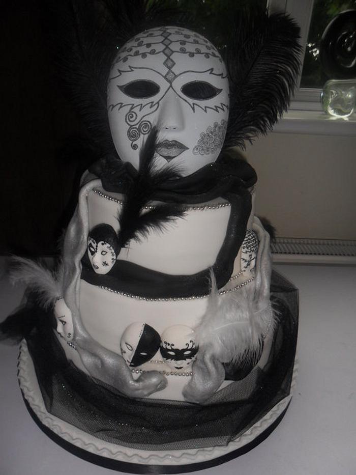 black/white harlequin masks wedding cake