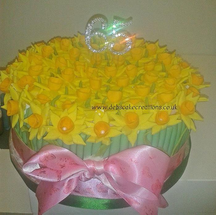 Daffodill hand tied bouquet cake
