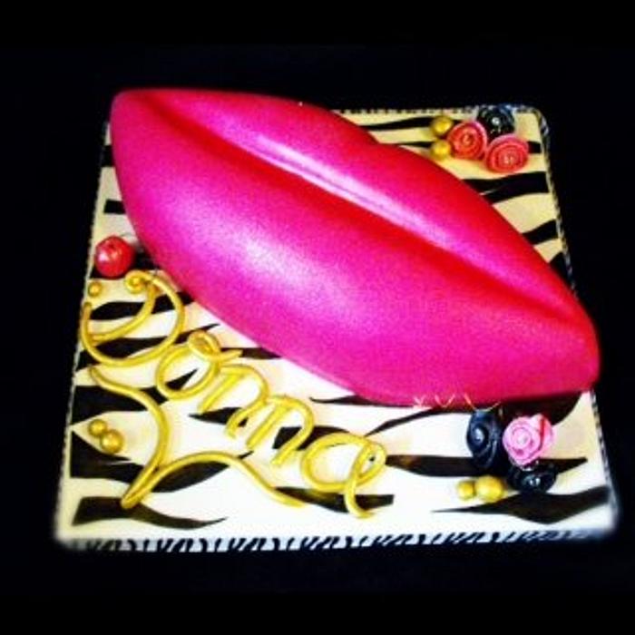 Hot pink lips cake