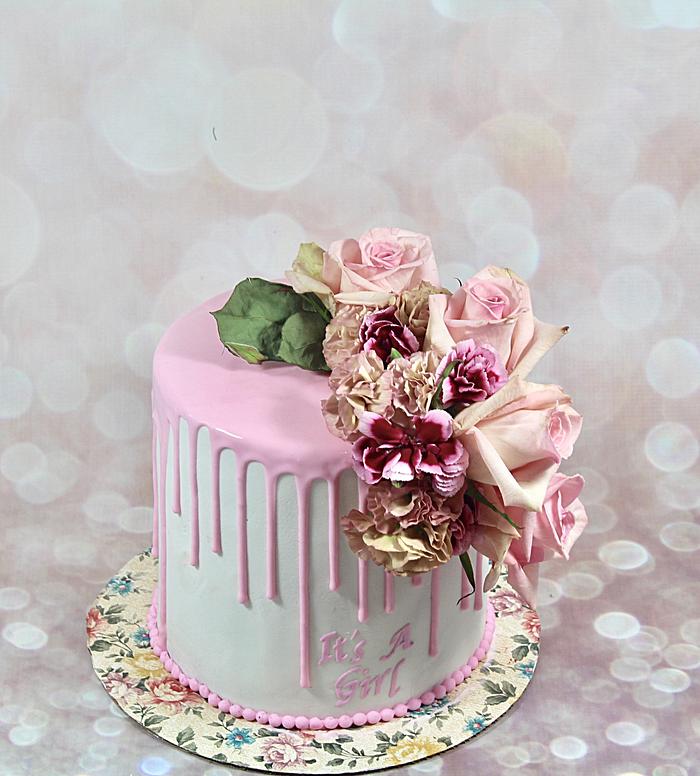 Pink drip cake 
