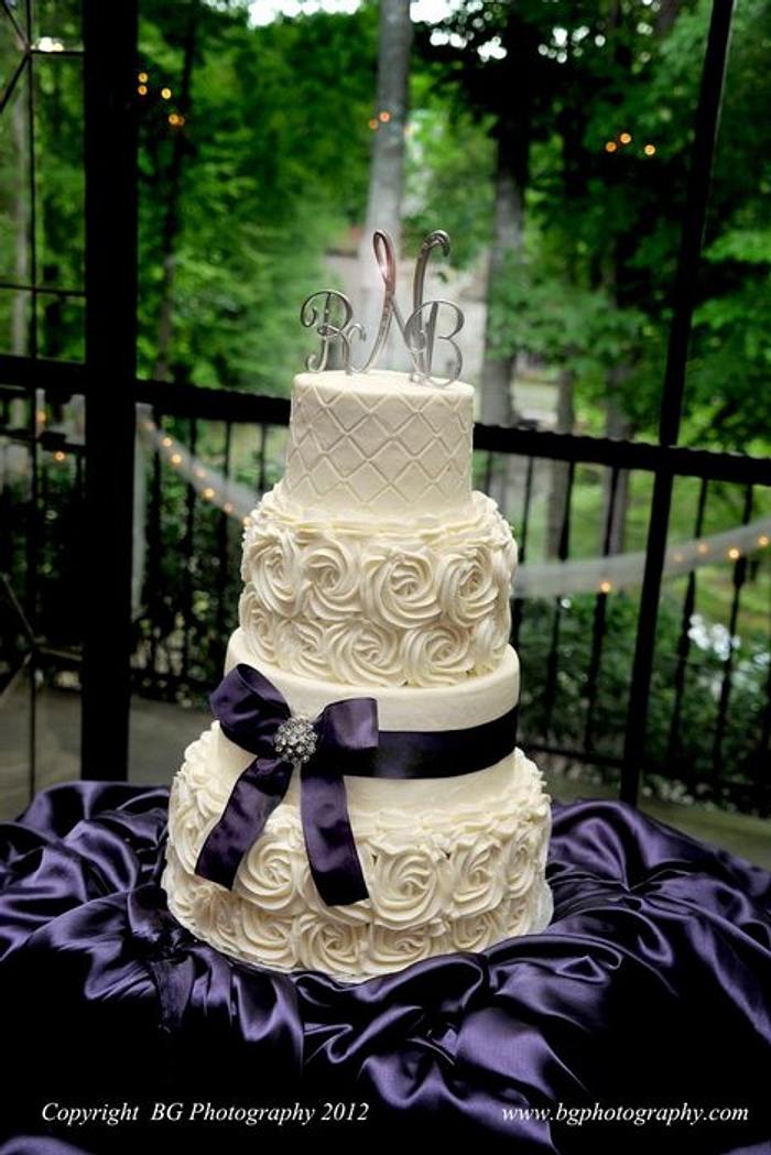 Vintage swirl rose wedding cake