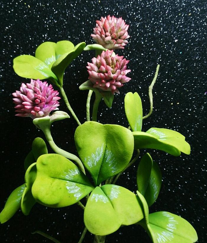 Free formed flowers- Clover