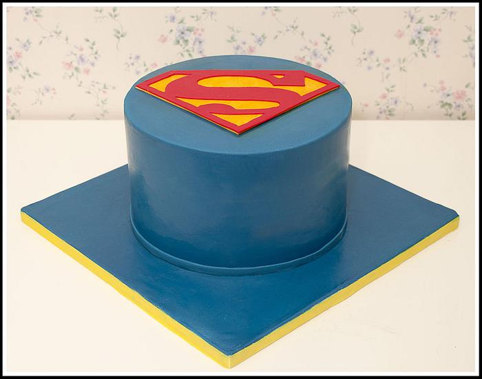Superman Photo Cake in Black Forest (Min-1.5p) - Vitamin Foods and Cafe