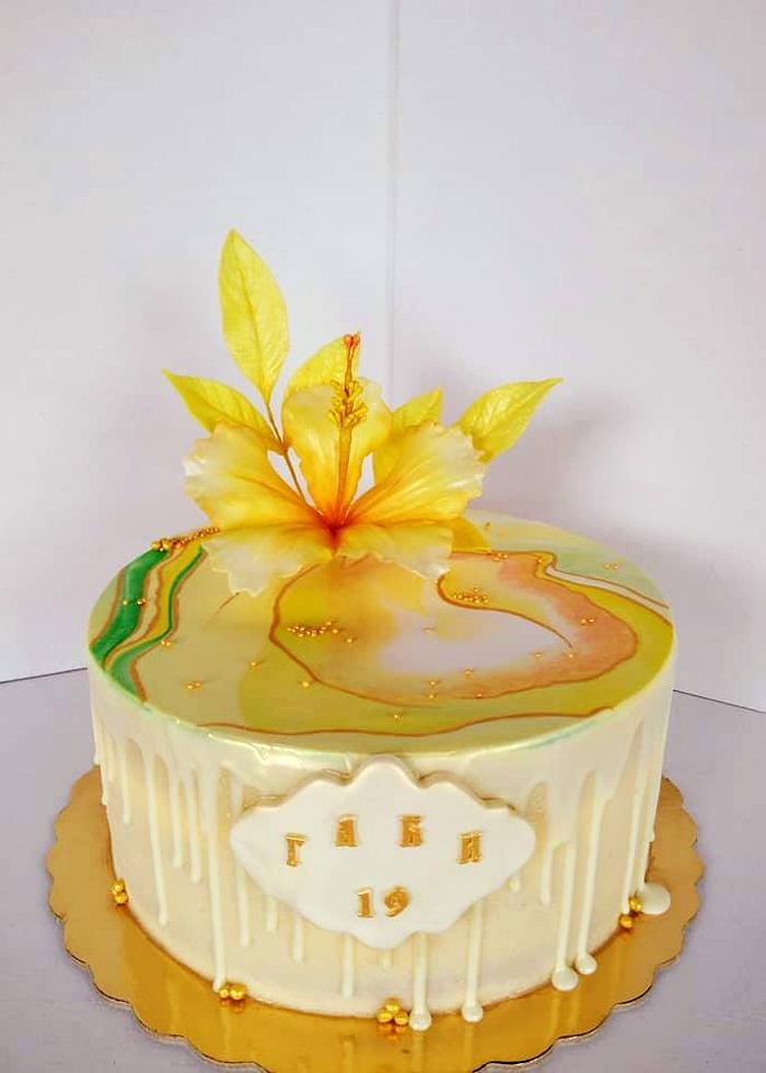 Cake with yellow Hibiscus
