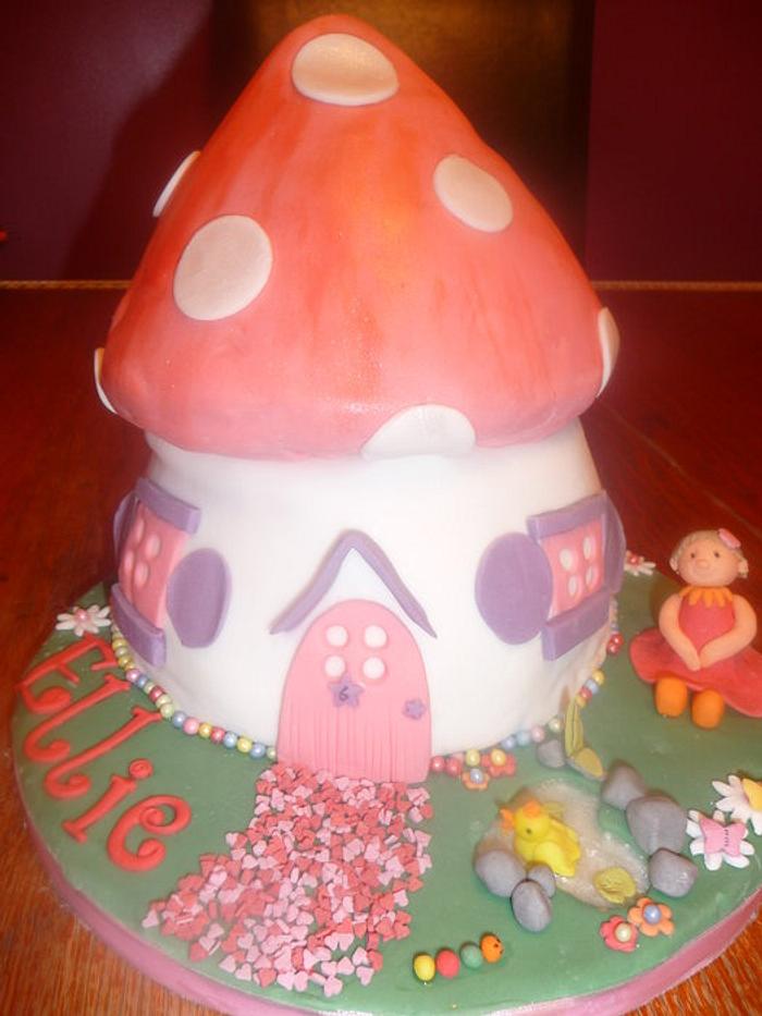 Fairy house cake