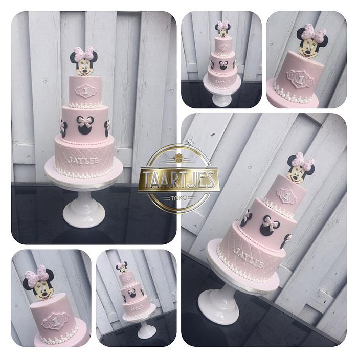Classy Minnie mouse cake