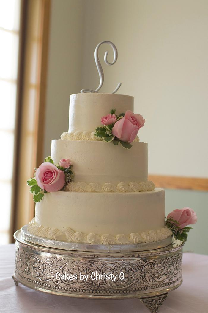 Soft romantic wedding cake.