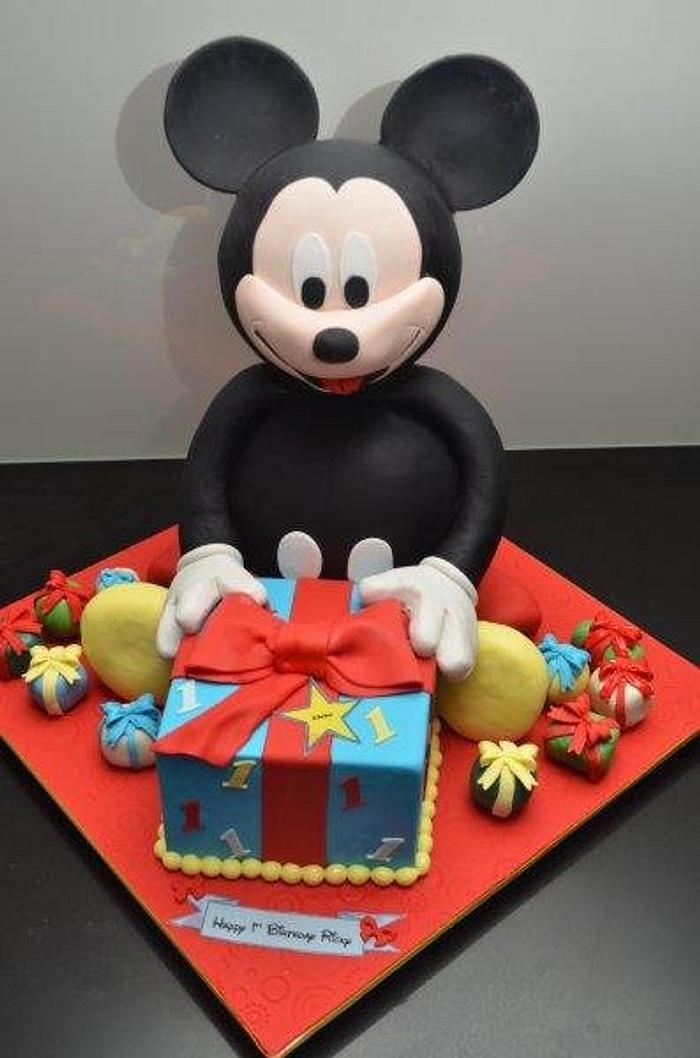 1st Birthday Mickey Mouse cake