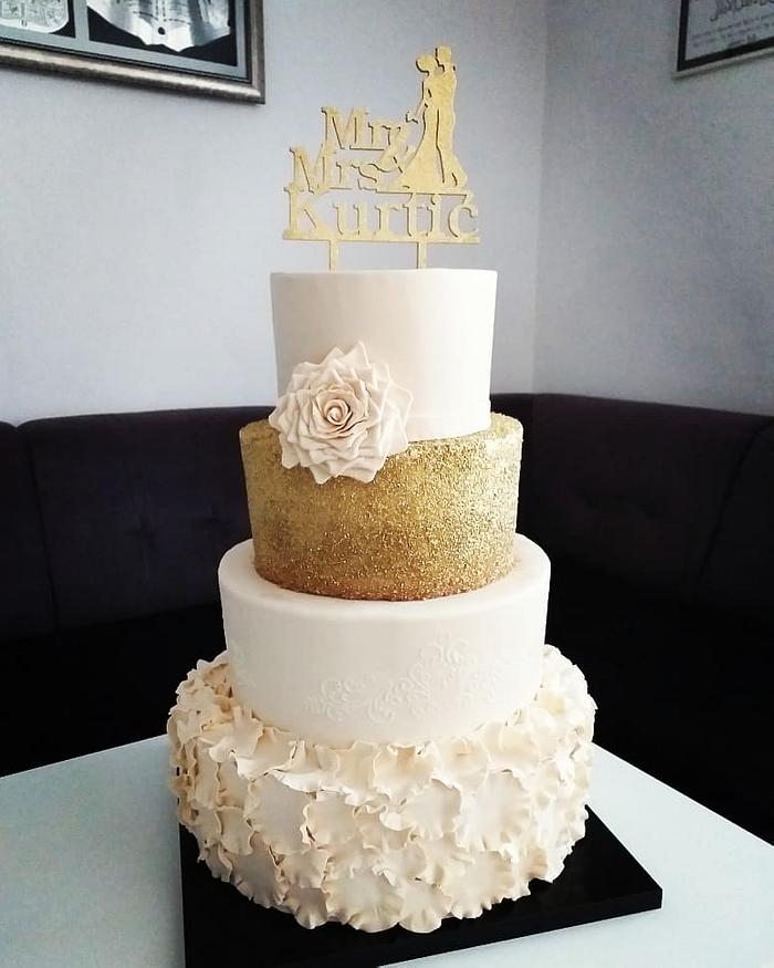 Amazing cream gold wedding cake