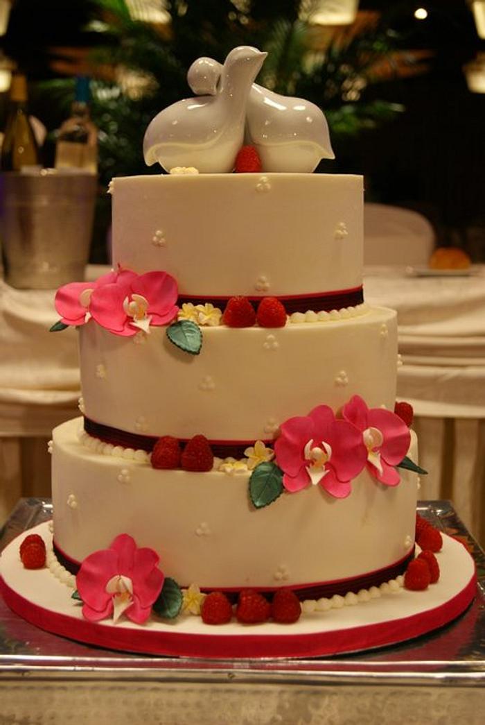 Love birds wedding cake