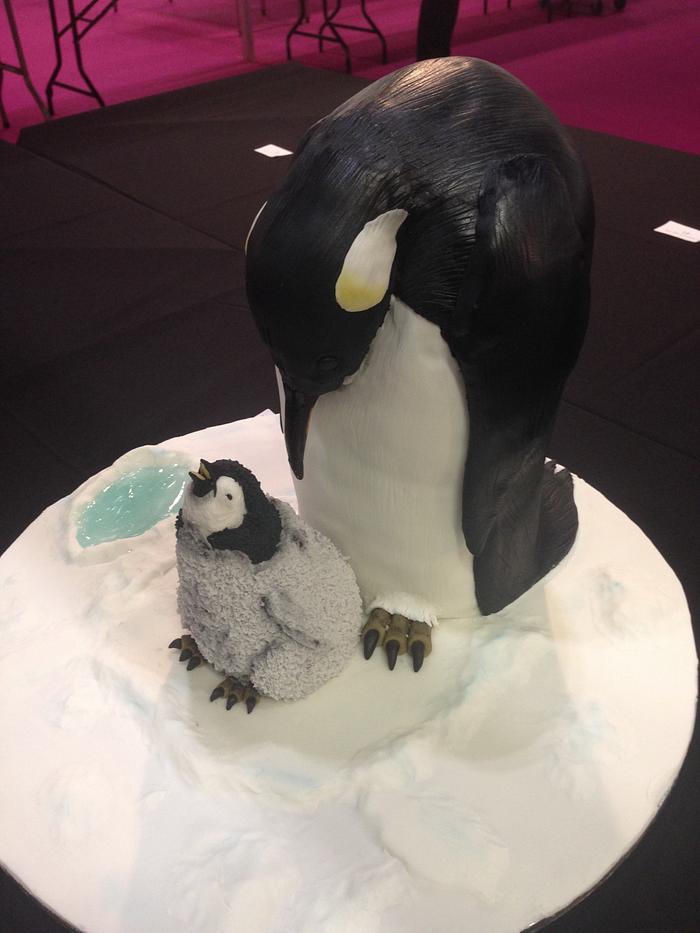 Emperor penguin and baby cake