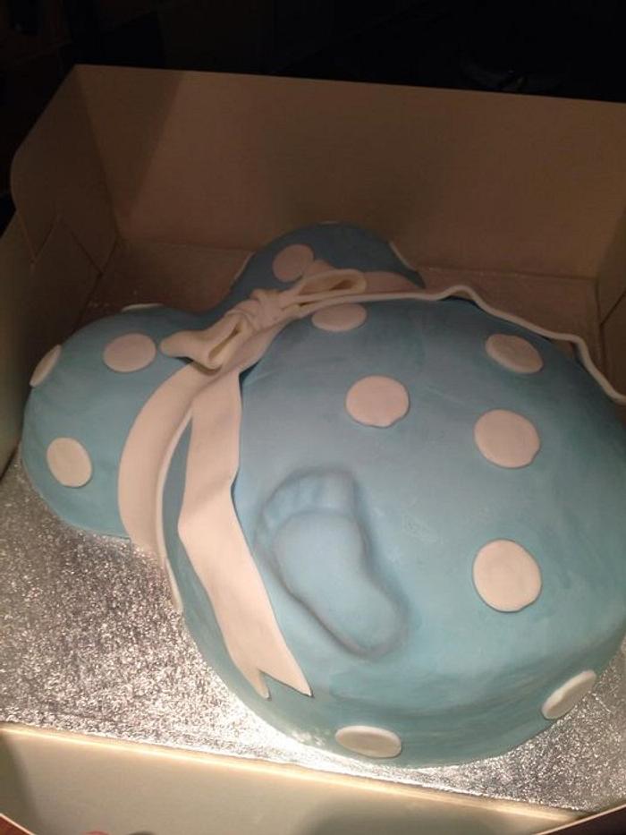 pregnant belly cake