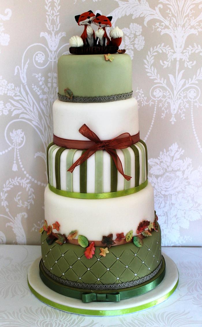 Autumn wedding cake with fox topper