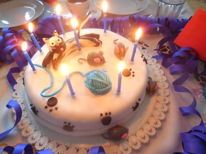 Happy birthday cat cake