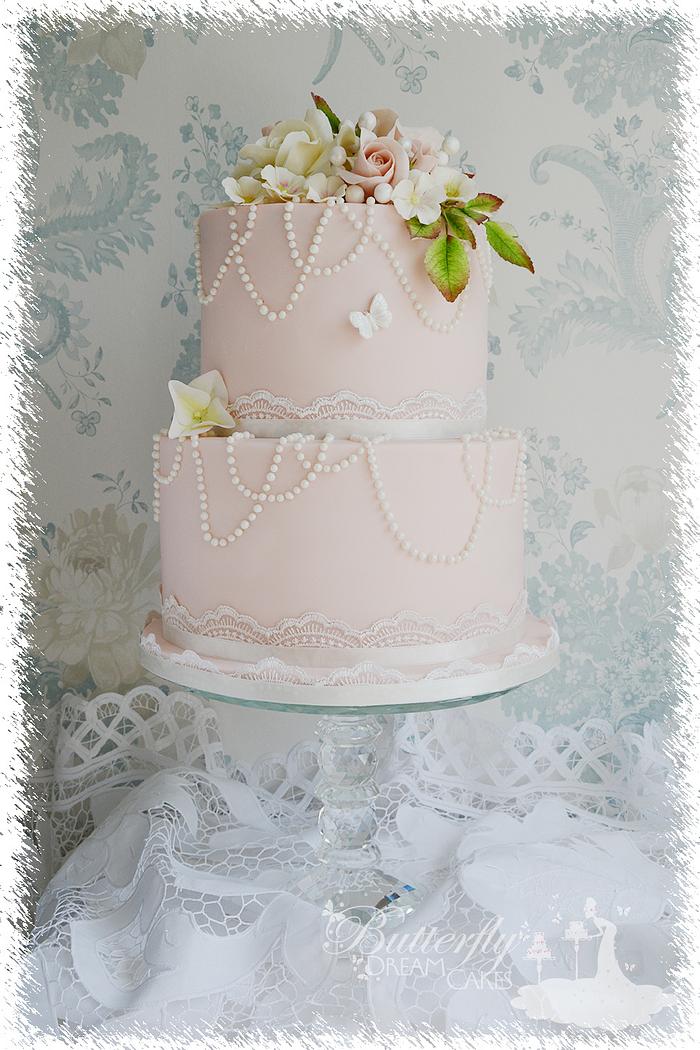  A pink vintage wedding cake 