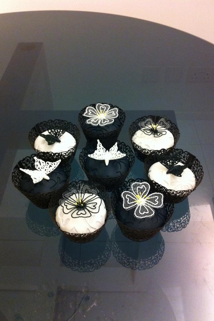 Black and white cupcakes