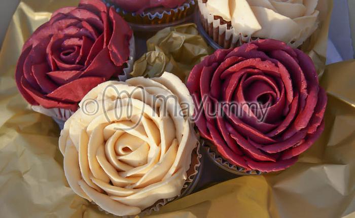 Cupcake buttercream roses