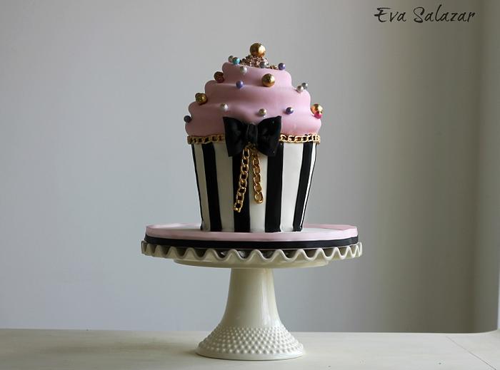 Giant Chic Cupcake Cake