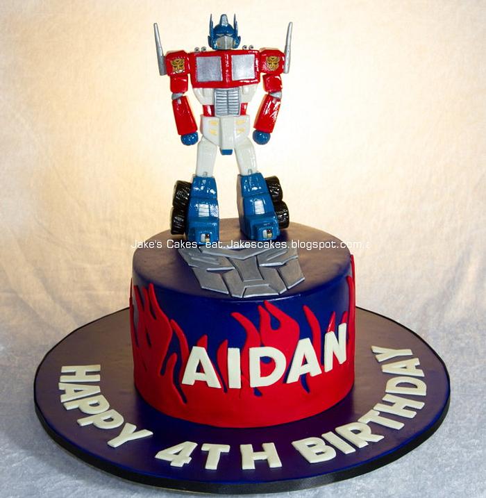 Handmade fondant Optimus Prime - Transformers cake