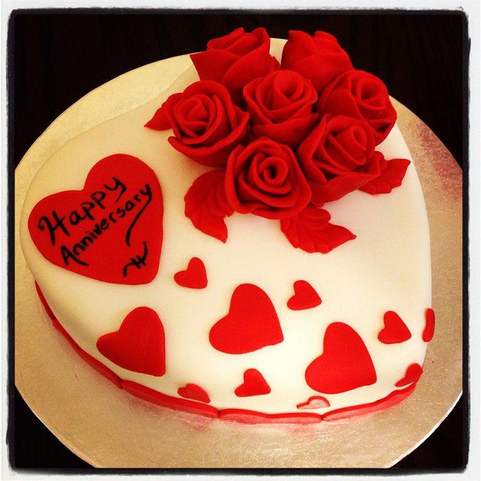 Heart and roses anniversary cake