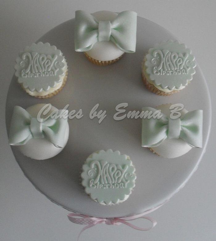 Simple Birthday and Bows Cupcakes