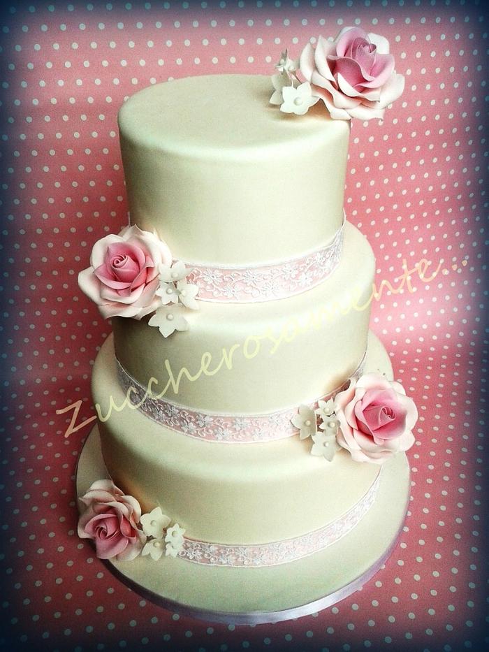 Romantic wedding cake 